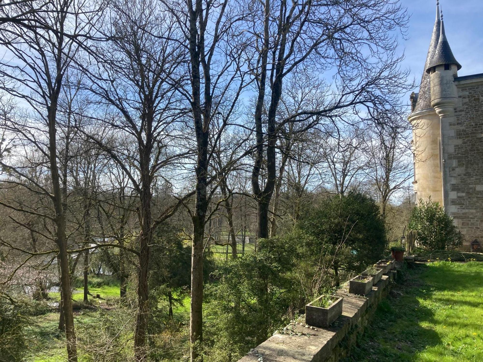 Mazette! Le Chateau Niort Exterior foto